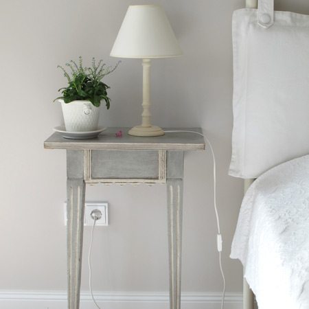 maids_side table